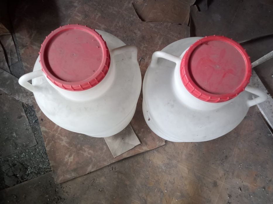 Бидон пластиковые 2 штуки