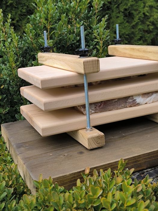 Преса, стяга за пастърма, суджуци и други домашни  мезета