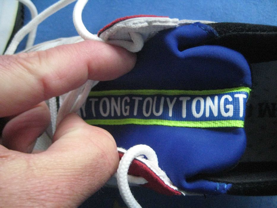 Продавам дамски спортни маратонки