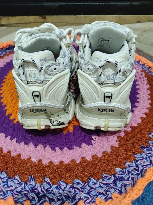 Balenciaga runner graffiti