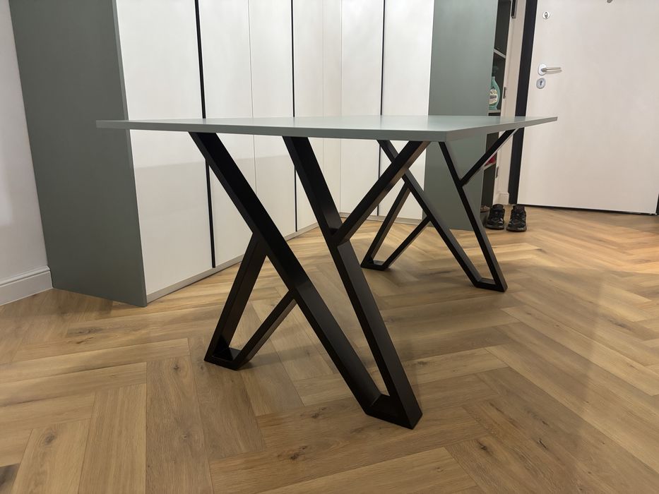 Masă dining modernă la comandă – 160 × 90 cm, blat PAL melaminat, picioare metalice