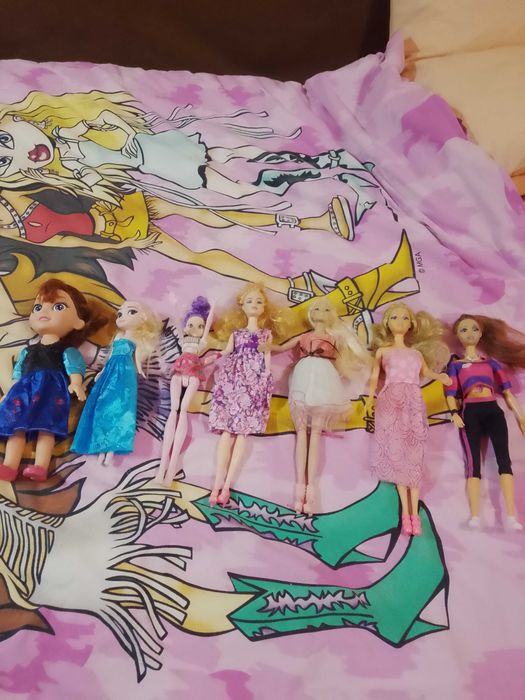 Много красиви кукли различни видове