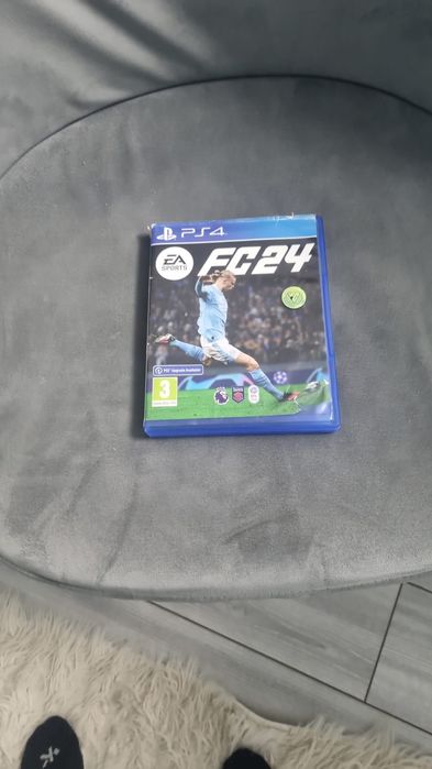 Ps4 pro 1tb + 2 controlare