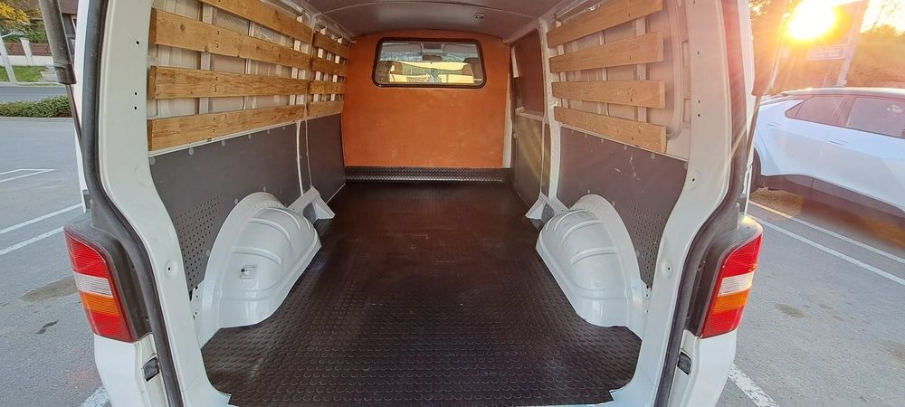 Vând Volkswagen Transporter T5 1.9 TDI DIN 2009