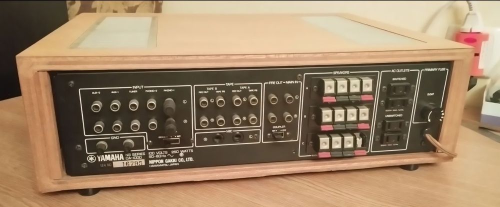 Интегральный усилитель Yamaha ca 1000.