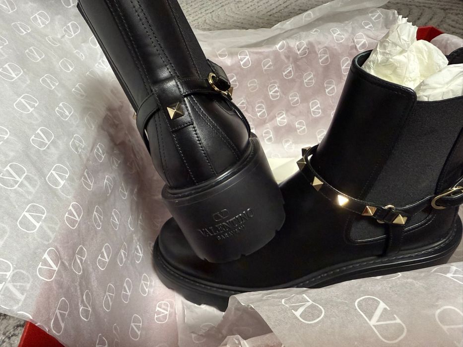 Ghete Valentino Garavani marimea 36 Noi originale din Outlet Barcelona