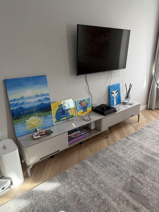 Продам ТВ тумбу в отличном состоянии