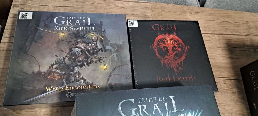 Настолна игра Tainted Grail + разшитения