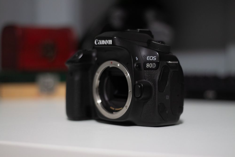 Cameră foto - Canon 80d
