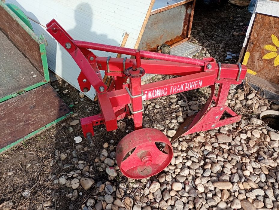 Dispozitiv de arat plug  in 2 piese cormane trupițe