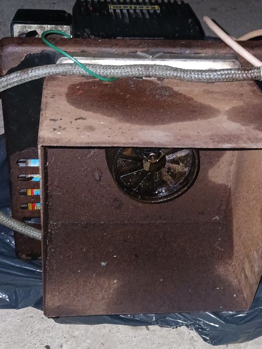 Injector cu suflanta pentru motorina sau ulei ars