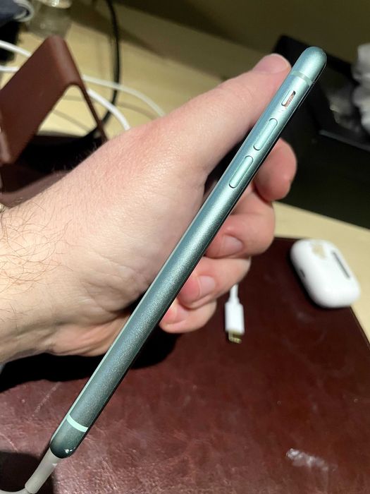 iPhone 11 64GB • Stare Foarte Bună • Baterie 84% • Full Box