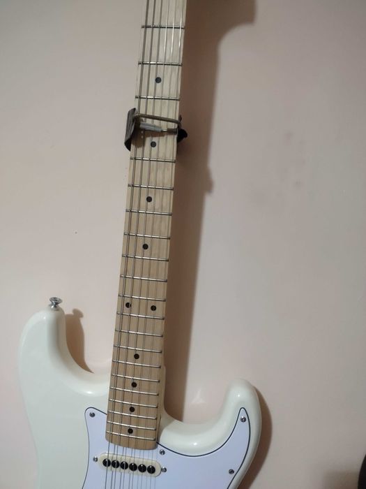 Продава се китара Стратокастер