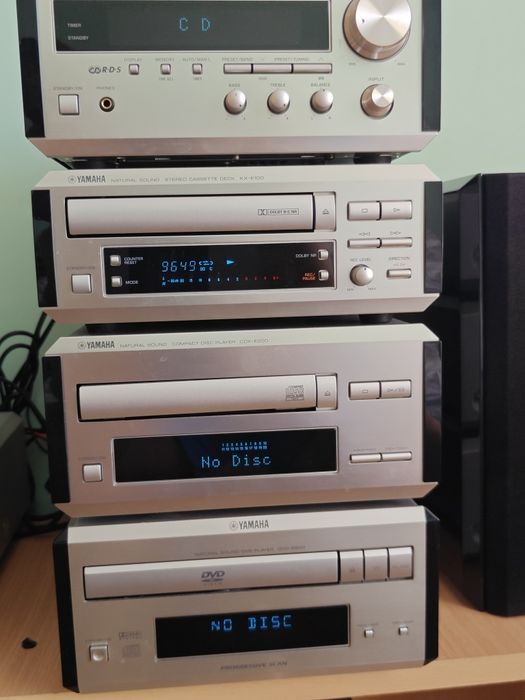 **Sistem audio-video Yamaha Natural Sound (RX-E200, KX-E100, CDX-E200, DVD-E600) + Boxe NX-E200**
