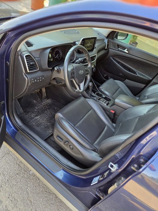 vând HYUNDAI tucson