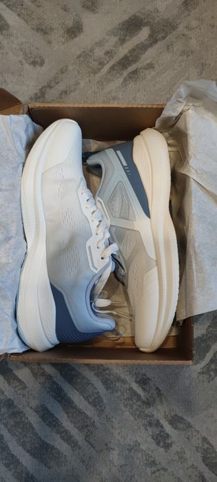 Кроссовки фирмы Xtep