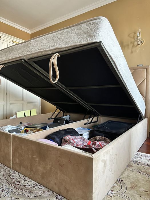 Кровать с матрасом