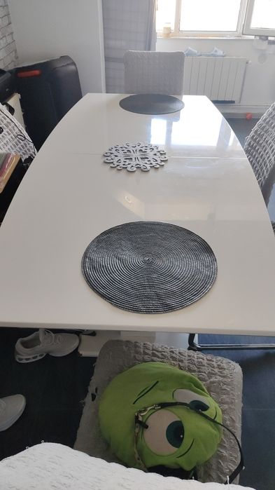 Masa extensibila cu 6 scaune