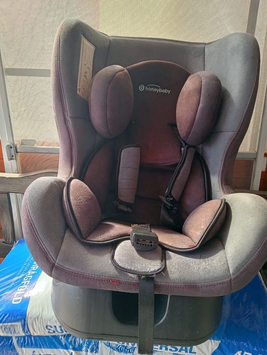 Scaun auto,are si pozitie de somn,bine intretinut