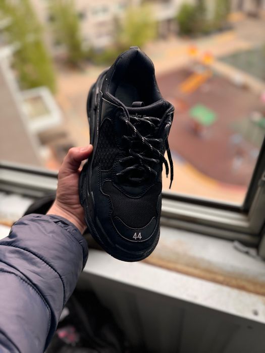 Кроссовки triple s