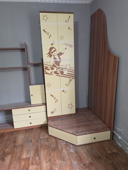 Гарнитур подростковый