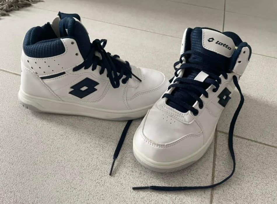 Gheata Lotto, piele,mas 34-35,purtat un sezon