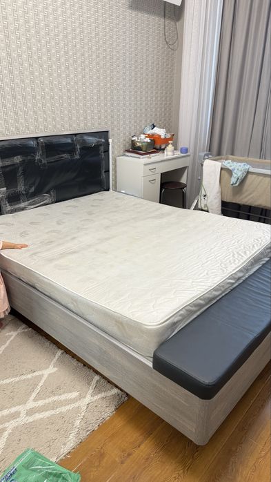 Двухспальная кровать