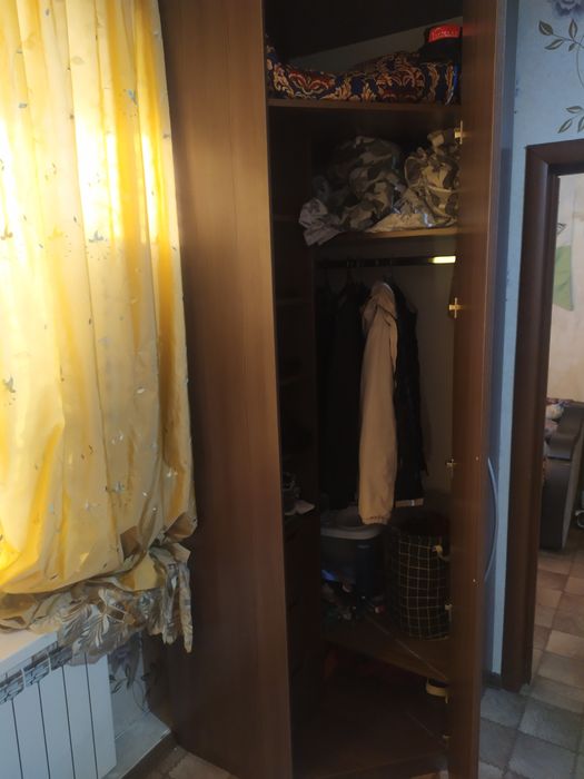 Угловой шкаф большой