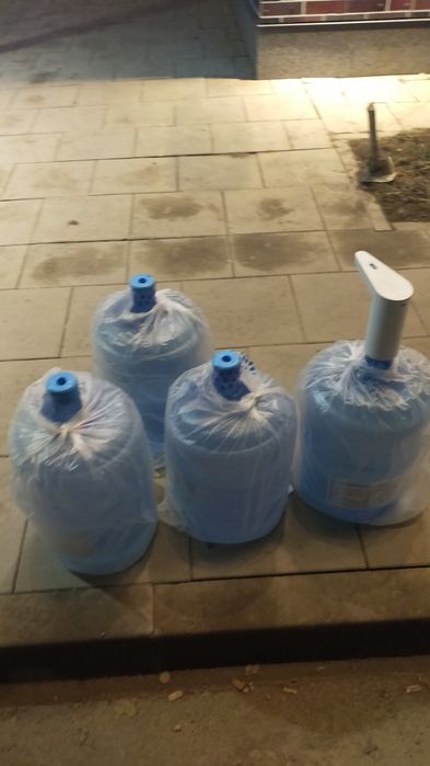 Продам бутылки 19 литров