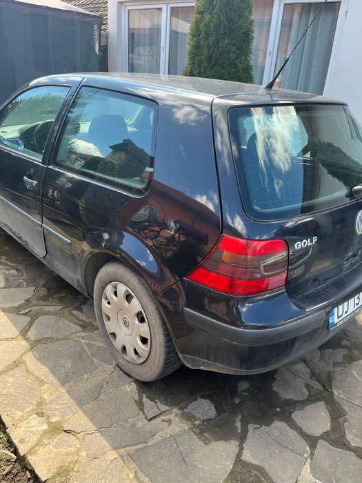 Vând Golf 4, 2 uși,geamuri electrice, ac funcțional