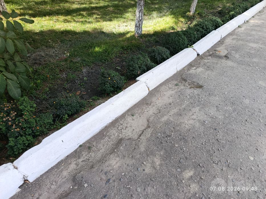 Бордюралар сотилади