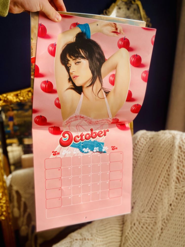 Calendar 2024 katy perry one of the boys poze mari Arad • OLX.ro