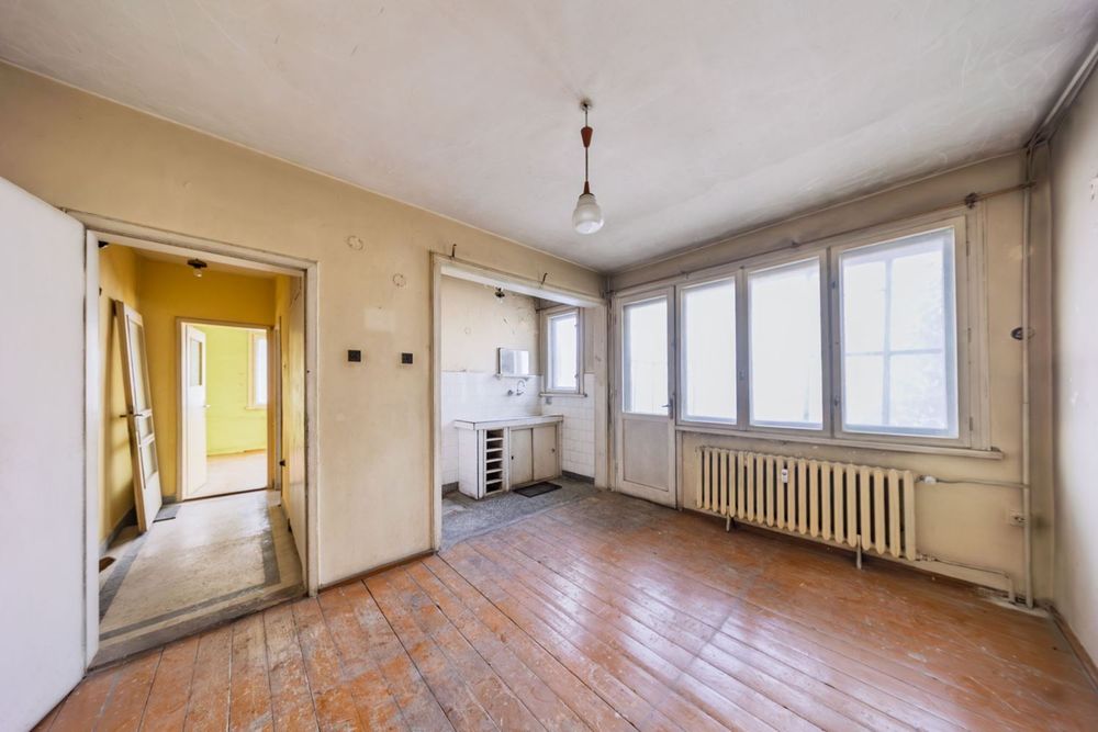 Продава се Тристаен апартамент в Плевен, Идеален център - 91 кв.м за 645 €/кв.м - Снимка #6