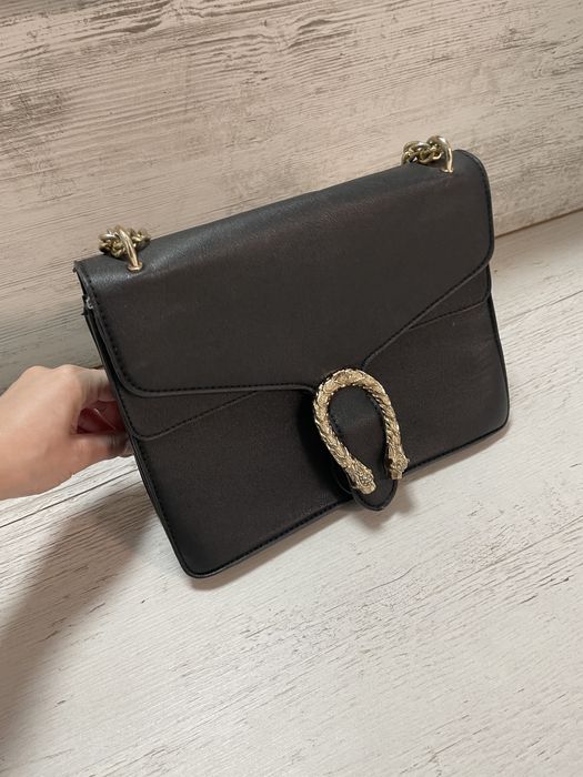 Дамска черна чанта