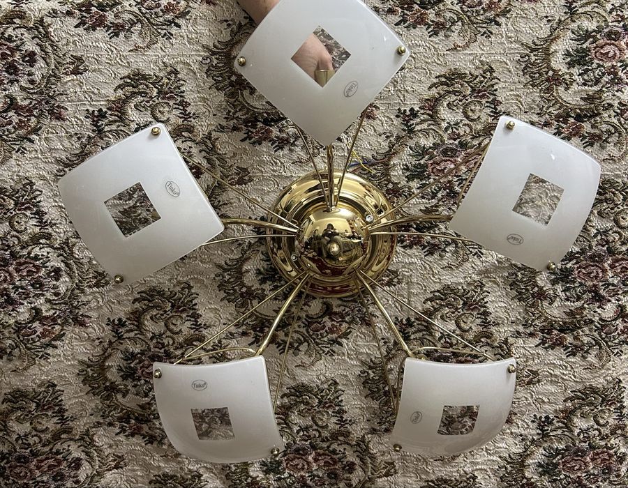 Продам люстры потолочные