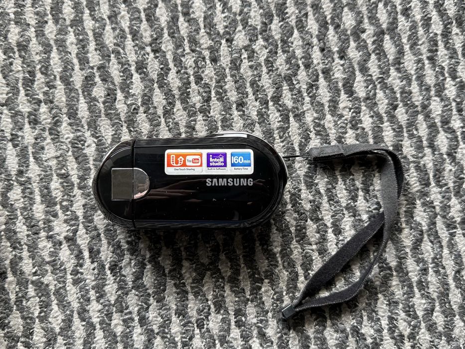 OFERTĂ ȘOC: Cameră Video Samsung Ultra-Compactă + Geantă Premium Samsonite CADOU!