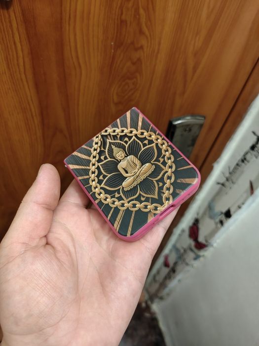 Husa. Z flip 4. Noua