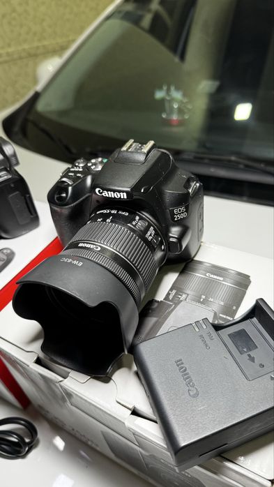 Canon 250D Yangi