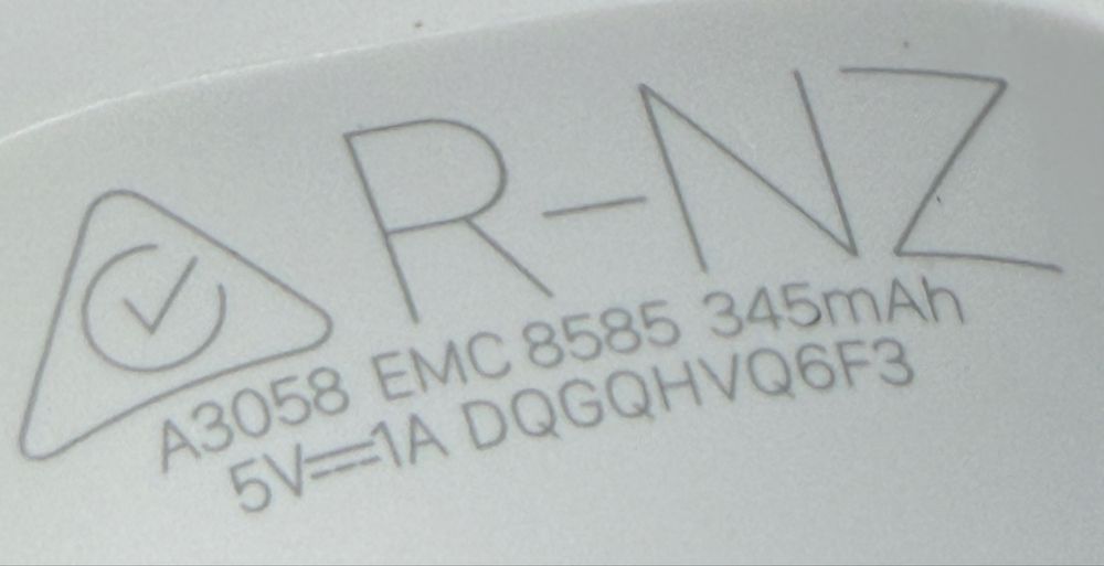 Apple Airpods 4 cu o casca, una am pierdut-o, original apple