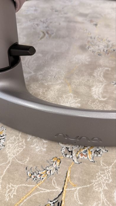 Продам шезлонг Nuna