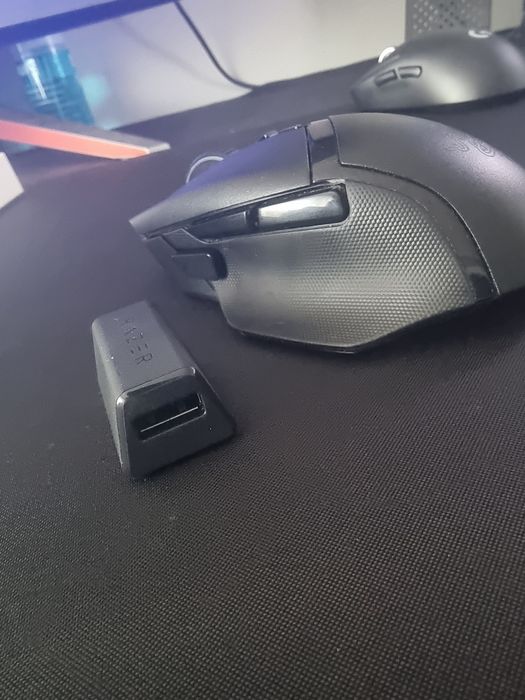 Razer Basilisk v3 pro + Cougar XXL Mousepad