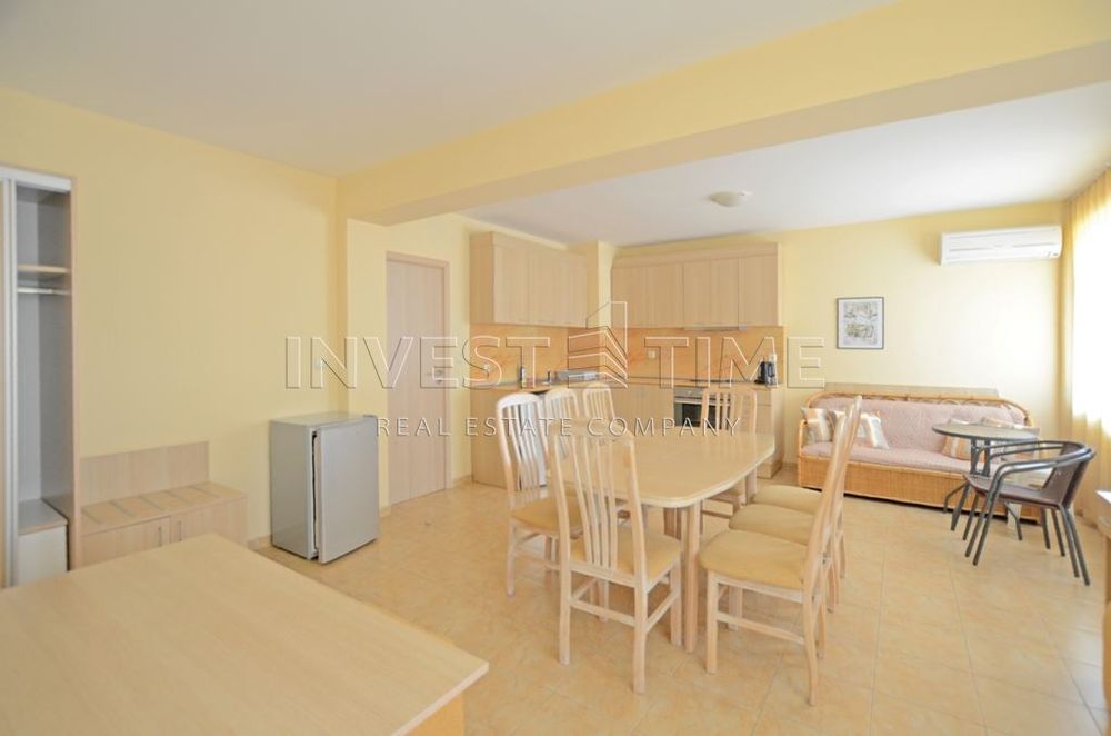 Голям тристаен апартамент в центъра на с. Кранево