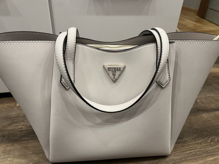 Чанта Guess в отлично състояние