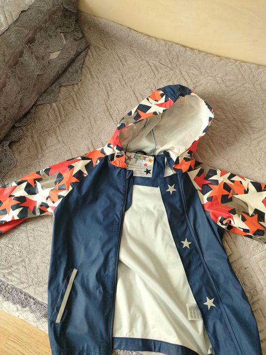 Куртка дождевик , и джинсы