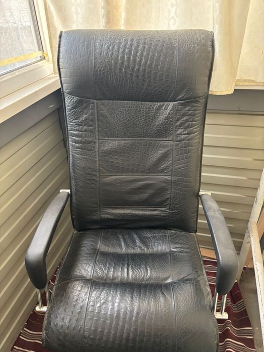 Продам кожаное кресло