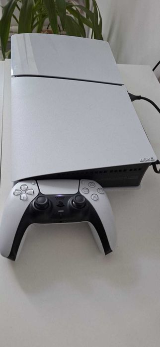PlayStation 5 Slim 1TB  + Monitor Gigabyte M27UA 4K