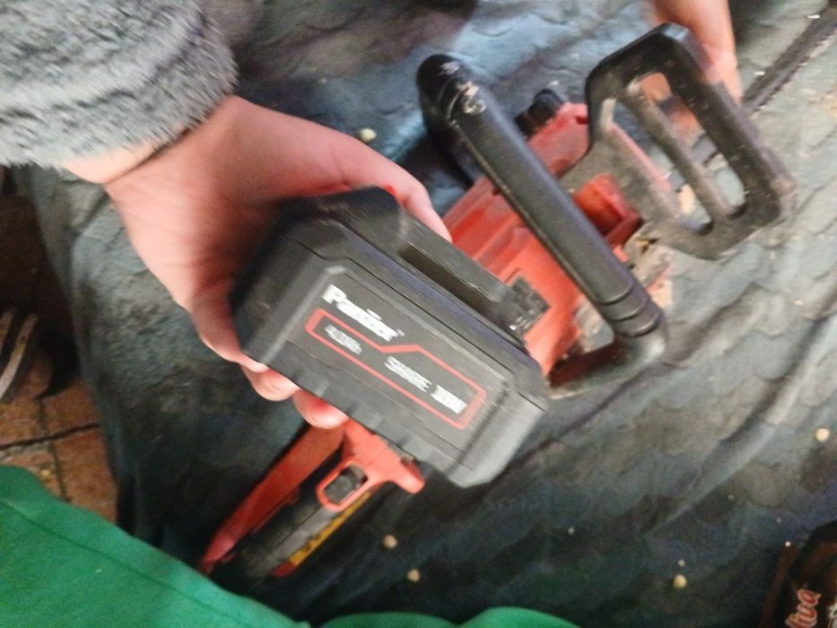 Drujba electrica ,2 acumulatoare plus încărcător ,in garanție 1 an