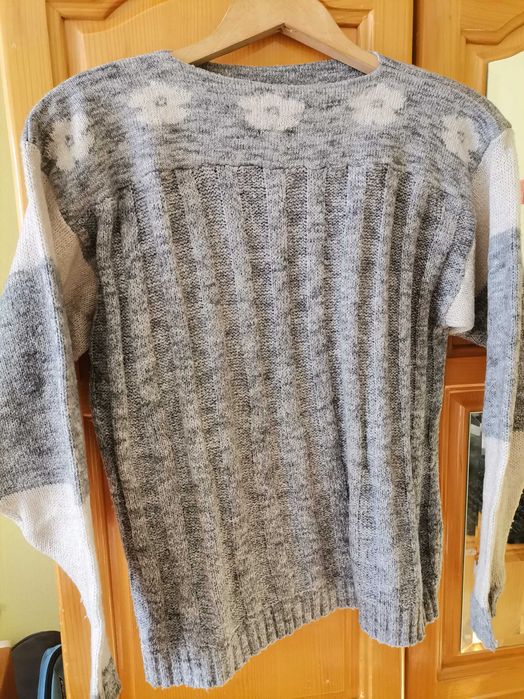 Нови пуловери за момче, ръст 135-140 см