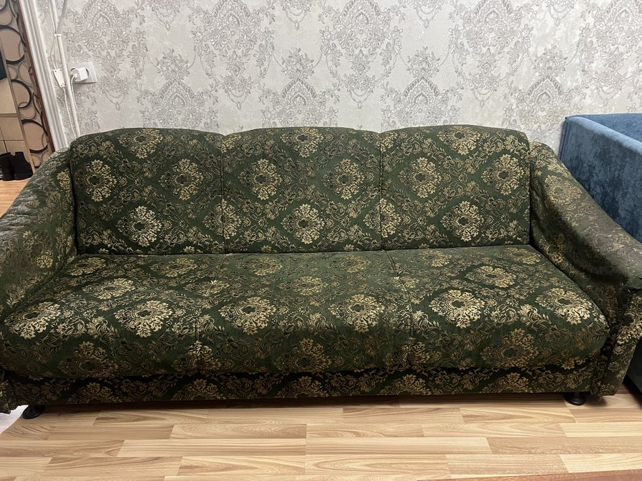 Диван б/у, раскладывается в двуспальную кровать