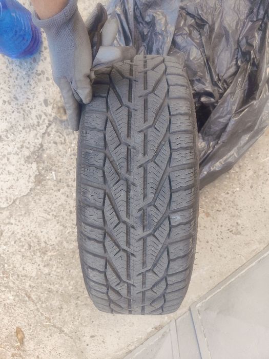 Anvelope iarna cu jante de 16 folosite pe un vw golf